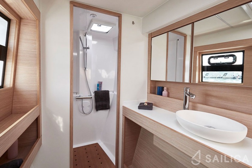 Nautitech 40 - Yacht Charter Sailica