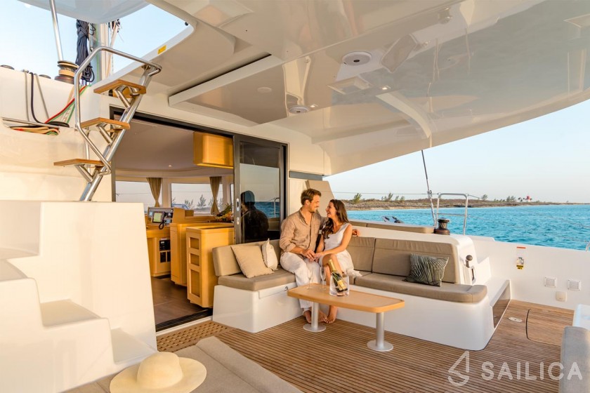 Lagoon 42 - Yacht Charter Sailica