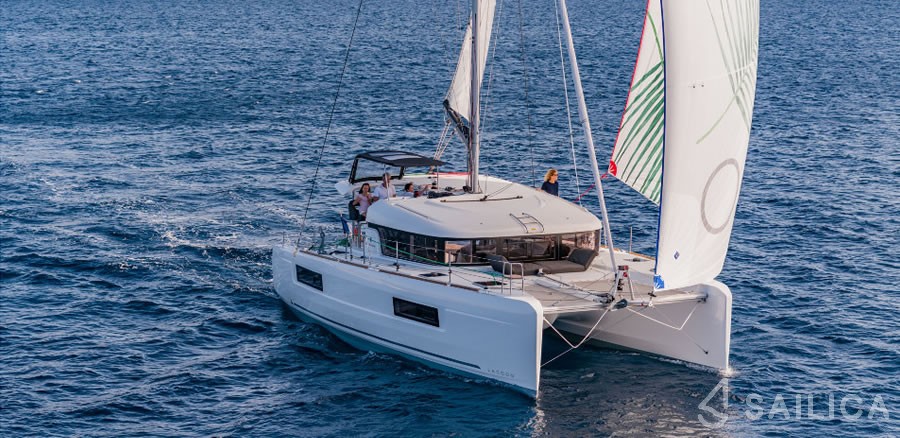 Lagoon 40 - Yacht Charter Sailica