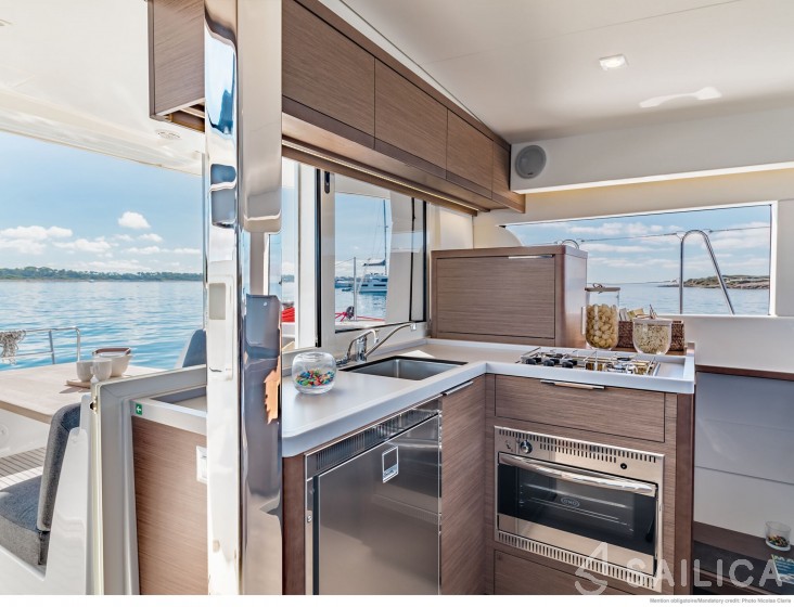 Lagoon 40 - Yacht Charter Sailica