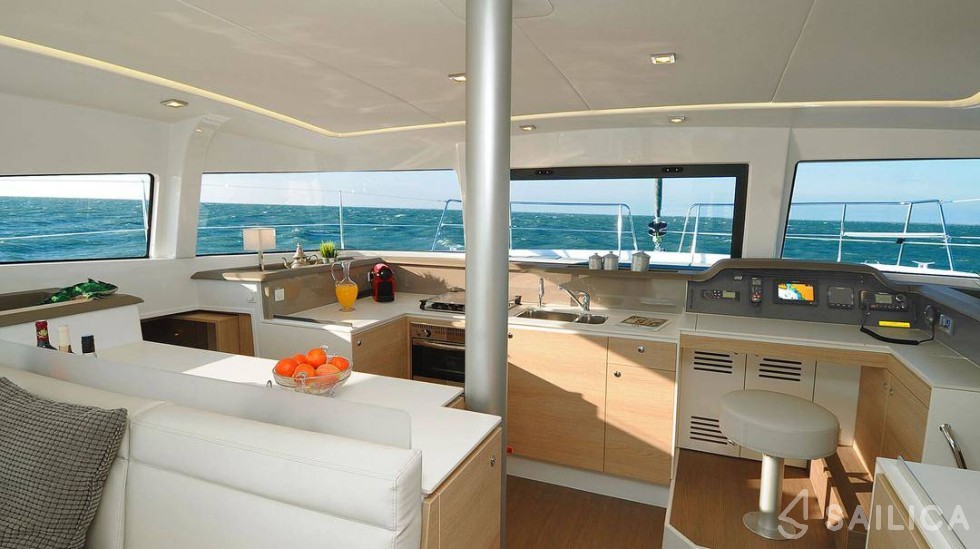 Bali 4.1 - Yacht Charter Sailica