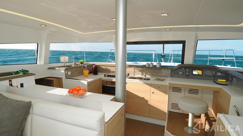 Bali 4.1 - Yacht Charter Sailica