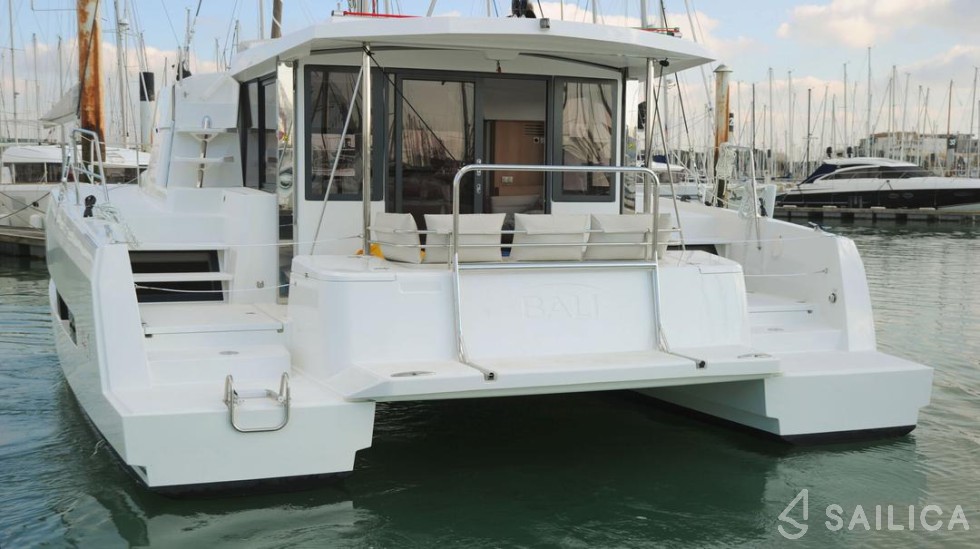 Bali 4.1 - Yacht Charter Sailica
