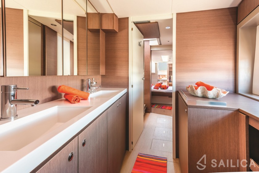 Bali 4.8  - Yacht Charter Sailica