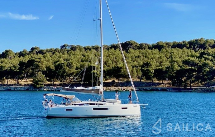 Sun Odyssey 410 - Yacht Charter Sailica