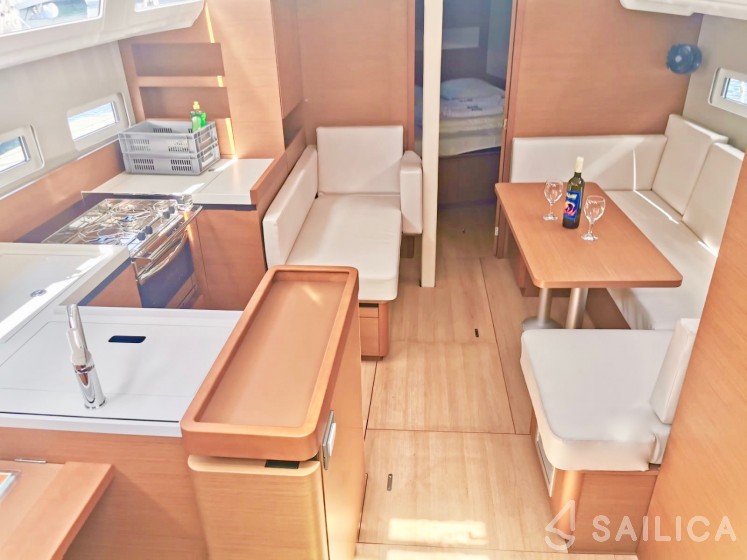 Sun Odyssey 410 - Yacht Charter Sailica