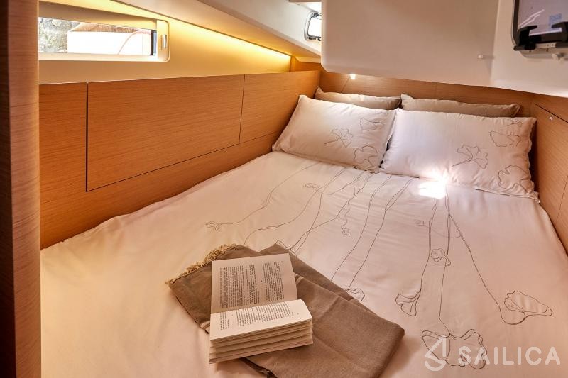 Sun Odyssey 410 - Yacht Charter Sailica