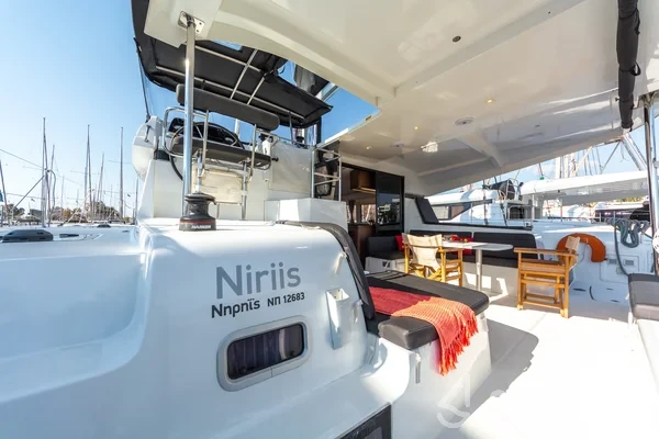 Lagoon 42 - Yacht Charter Sailica