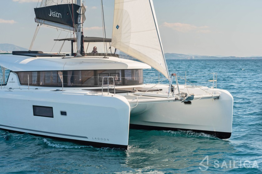 Lagoon 42 - Yacht Charter Sailica