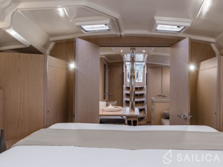Oceanis 41.1 - Yacht Charter Sailica