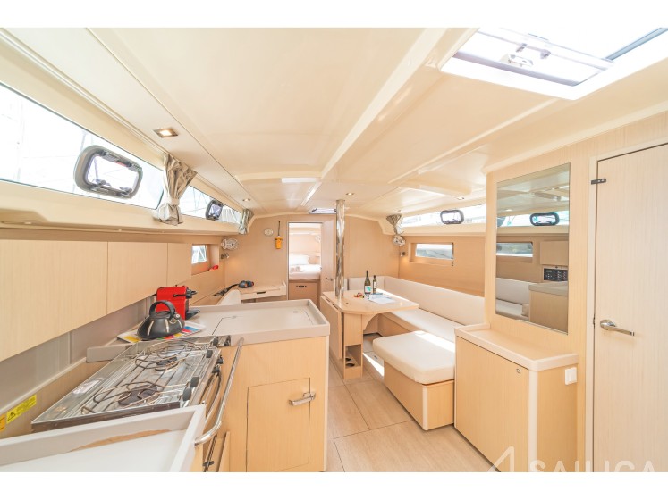 Oceanis 41.1 - Yacht Charter Sailica