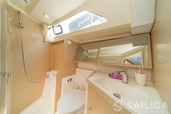 Oceanis 41.1 - Yacht Charter Sailica