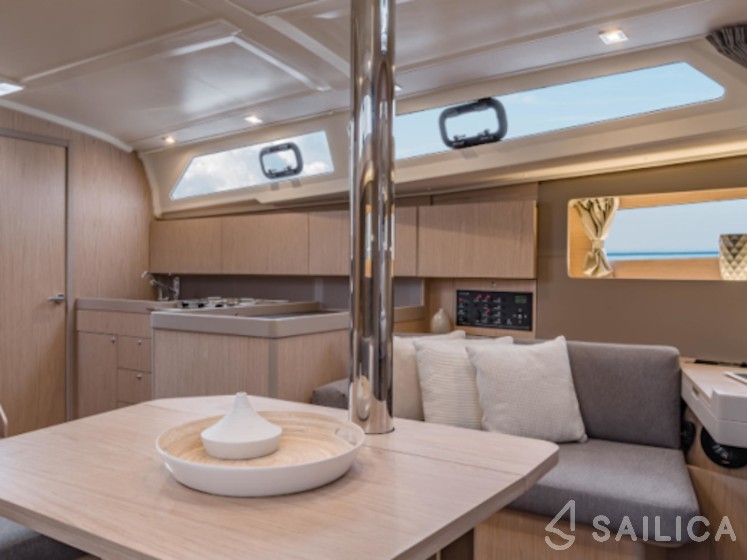Oceanis 41.1 - Yacht Charter Sailica