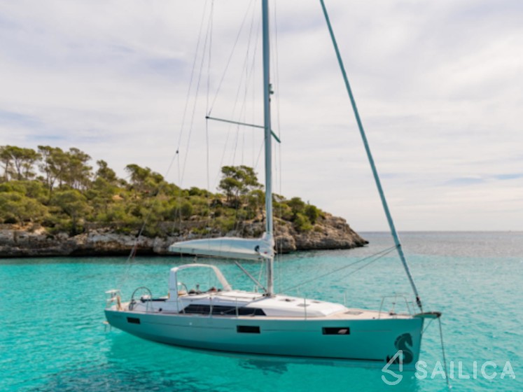 Oceanis 41.1 - Yacht Charter Sailica