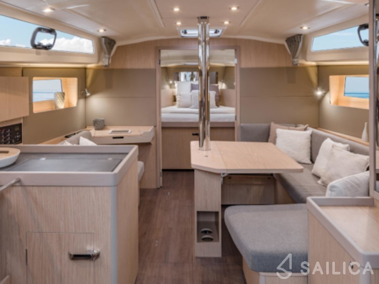 Oceanis 41.1 - Yacht Charter Sailica