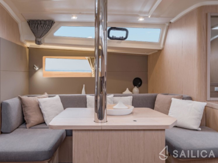 Oceanis 41.1 - Yacht Charter Sailica