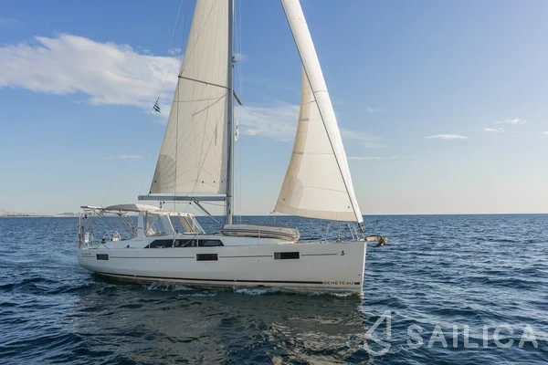 Oceanis 41.1 - Yacht Charter Sailica