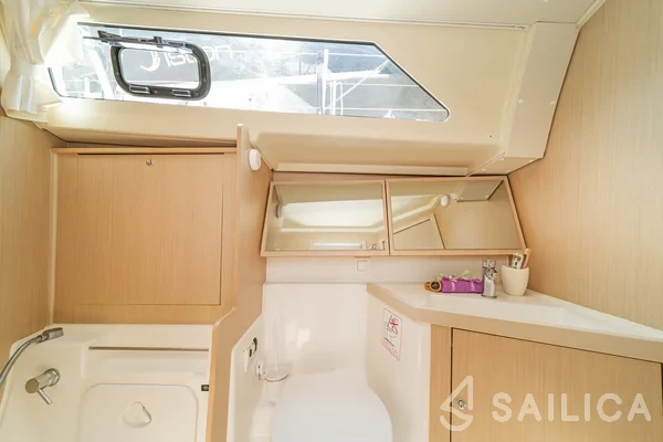 Oceanis 41.1 - Yacht Charter Sailica
