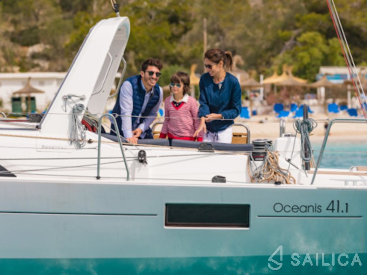 Oceanis 41.1 - Yacht Charter Sailica