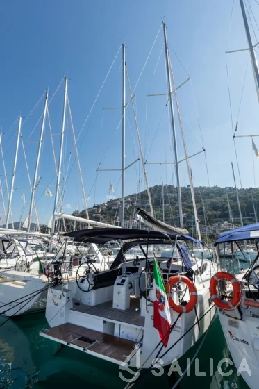 Sun Odyssey 410 - Yacht Charter Sailica