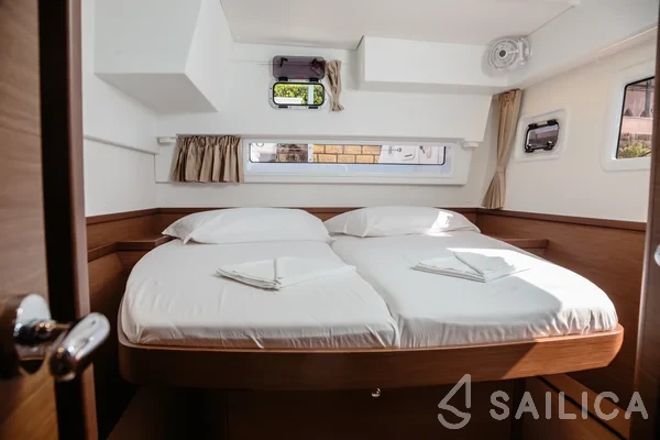 Lagoon 42 - Yacht Charter Sailica