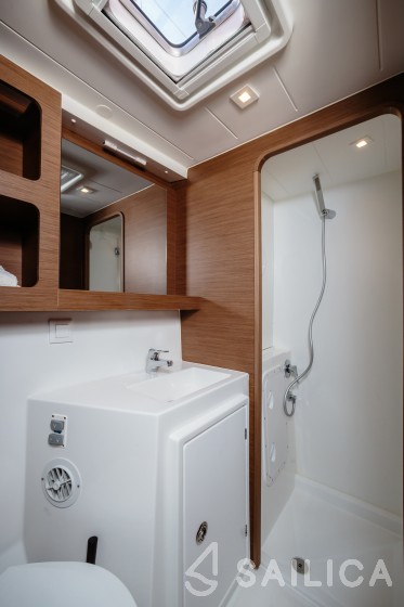 Lagoon 42 - Yacht Charter Sailica