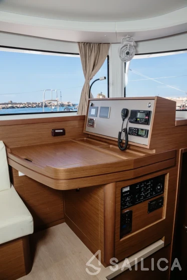 Lagoon 42 - Yacht Charter Sailica