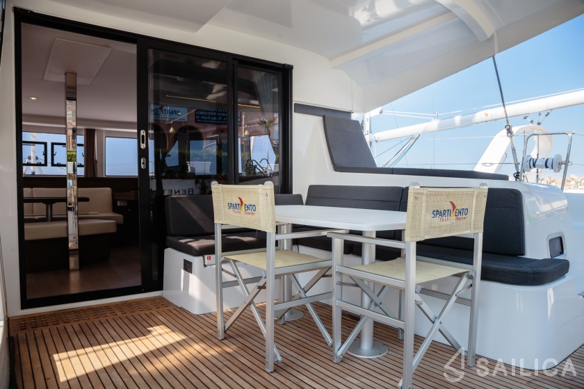 Lagoon 42 - Yacht Charter Sailica