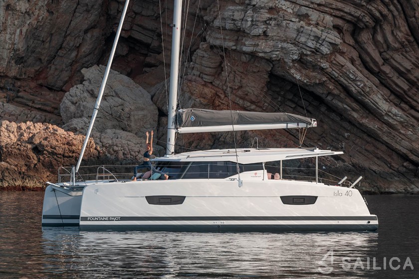 Isla 40 - Yacht Charter Sailica