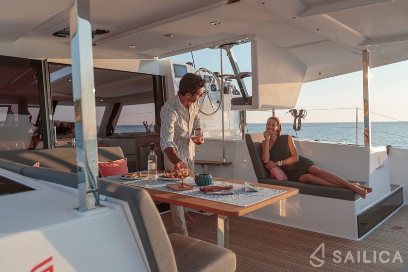 Isla 40 - Yacht Charter Sailica
