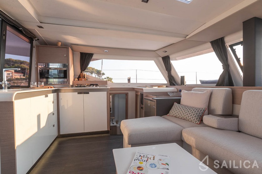 Isla 40 - Yacht Charter Sailica