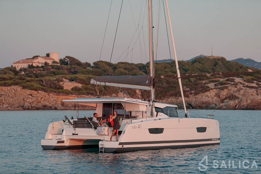 Isla 40 - Yacht Charter Sailica
