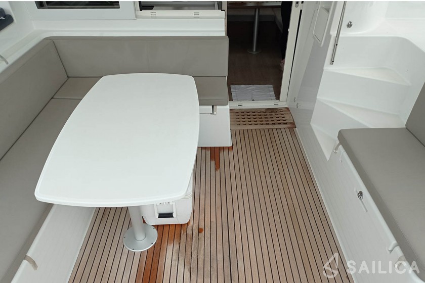 Lagoon 40 - Yacht Charter Sailica