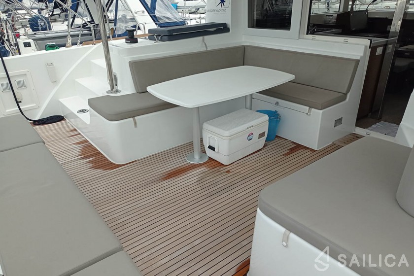Lagoon 40 - Yacht Charter Sailica