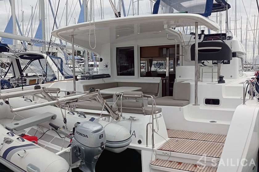 Lagoon 40 - Yacht Charter Sailica