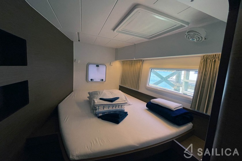 Lagoon 42 - Yacht Charter Sailica