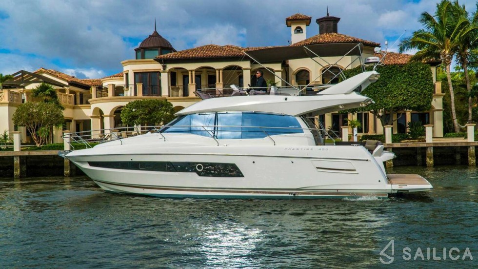 Prestige 46 Fly - Yacht Charter Sailica