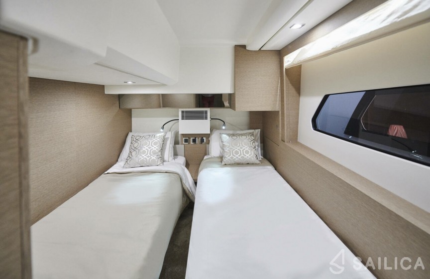 Prestige 46 Fly - Yacht Charter Sailica
