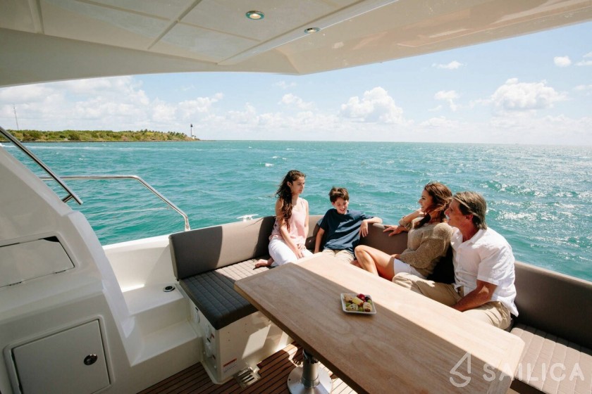 Prestige 46 Fly - Yacht Charter Sailica