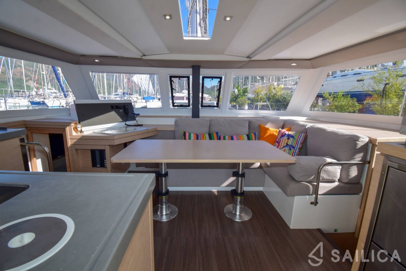 Lucia 40 - Yacht Charter Sailica