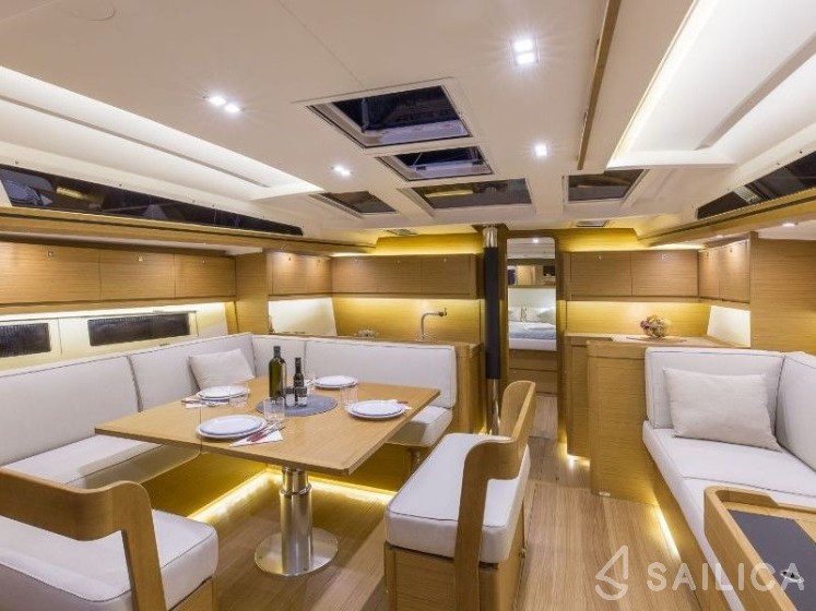 Dufour 520 GL - Yacht Charter Sailica
