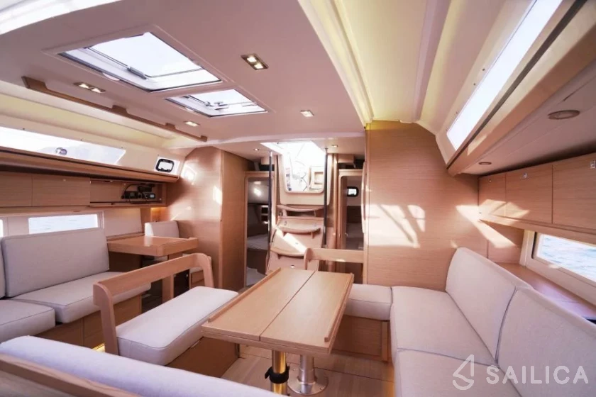 Dufour 520 GL - Yacht Charter Sailica