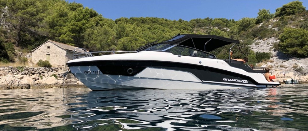 Grandezza 25s - Yacht Charter Sailica