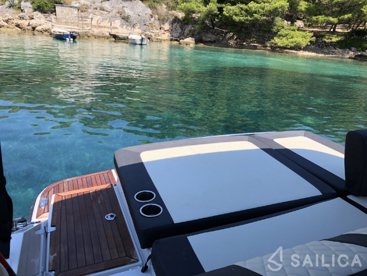 Grandezza 25s - Yacht Charter Sailica