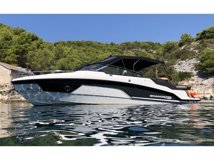 Grandezza 25s - Yacht Charter Sailica