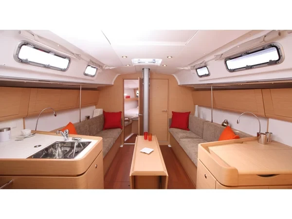 First 40 - Yacht Charter Sailica