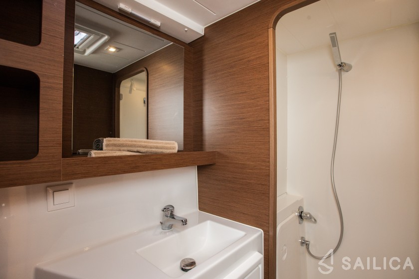 Lagoon 42 - Yacht Charter Sailica