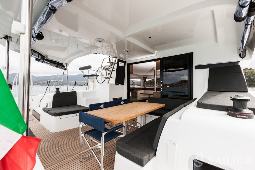 Lagoon 42 - Yacht Charter Sailica