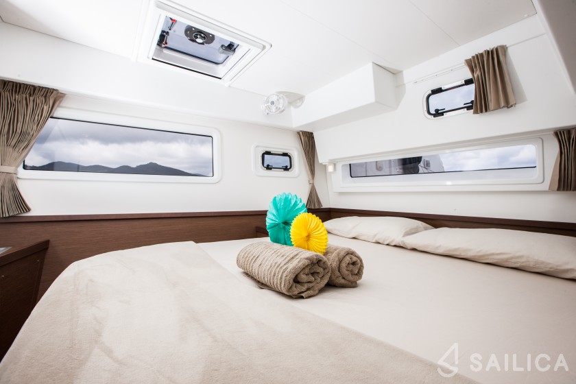 Lagoon 42 - Yacht Charter Sailica