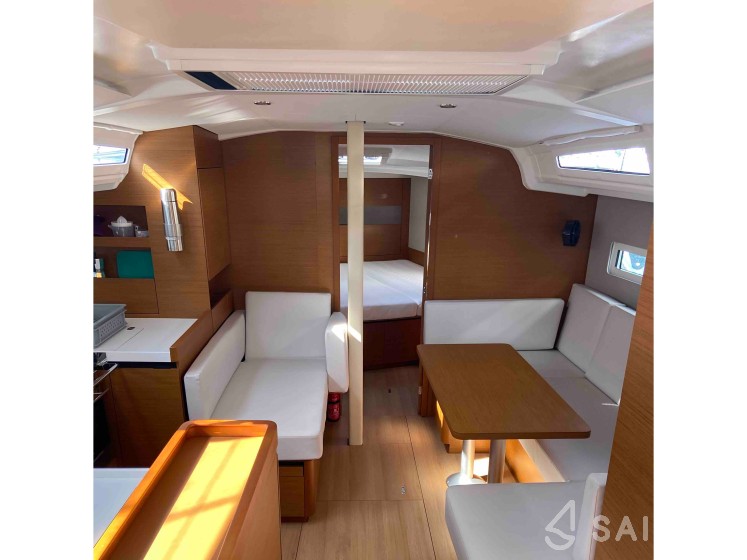 Sun Odyssey 410 - Yacht Charter Sailica